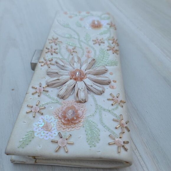 Vintage V2 clasp clutch purse Thin